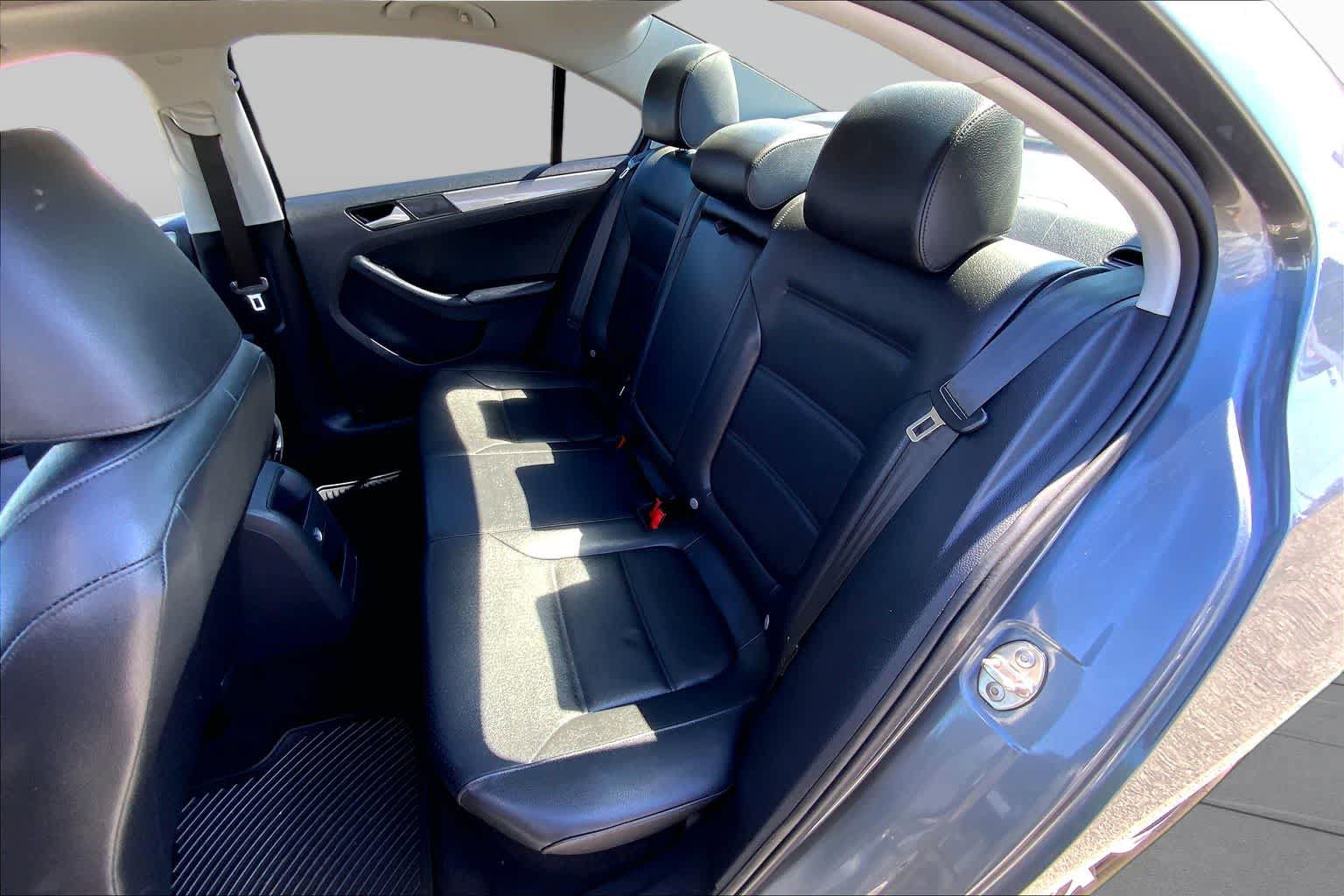 Used 2018 Volkswagen Jetta SE FWD image 19