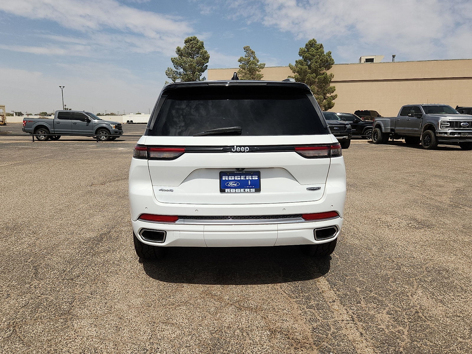 Used 2023 Jeep Grand Cherokee Summit w/ Luxury Tech Group V AWD/4WD image 6