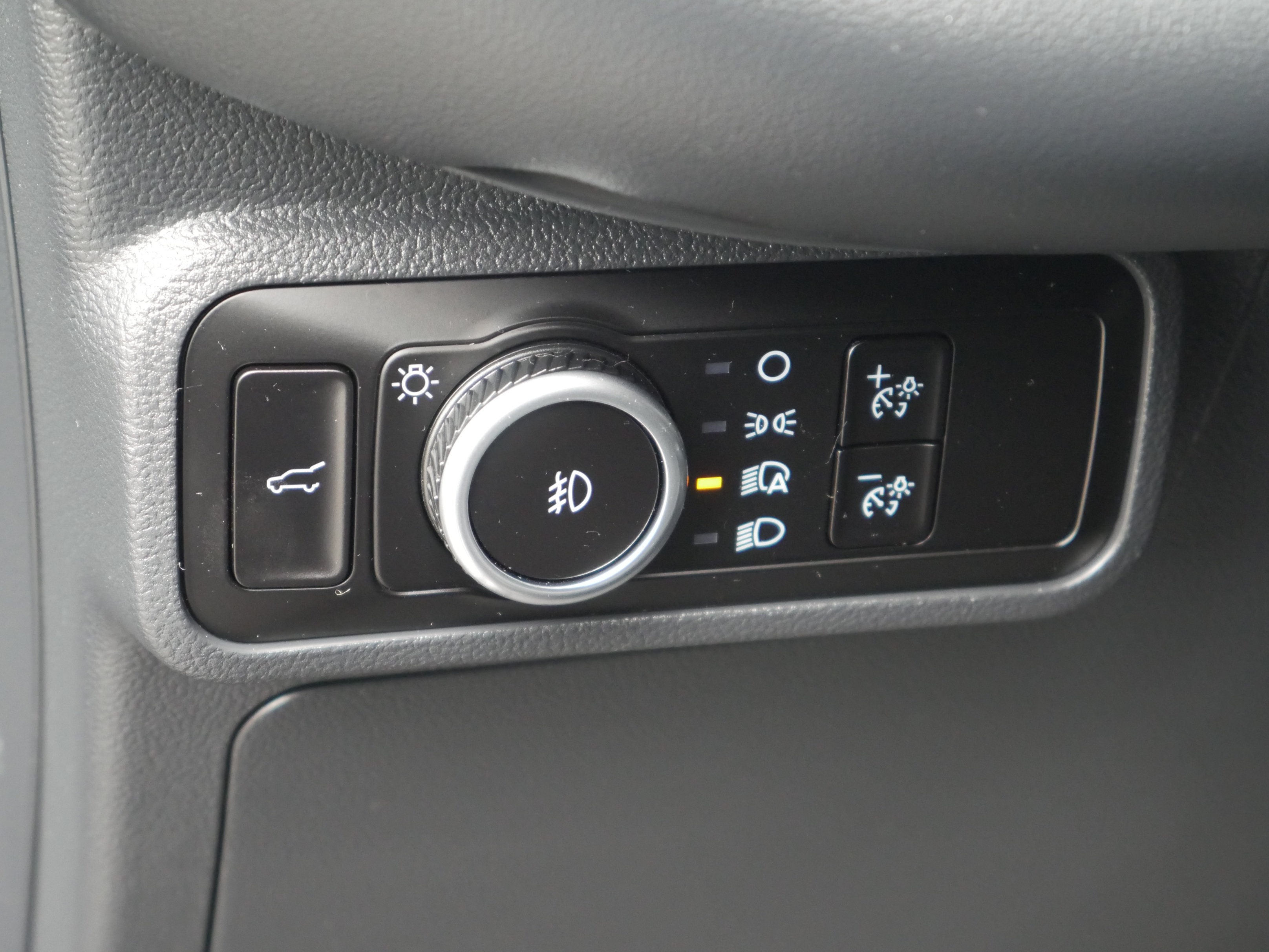 Certified 2025 Ford Explorer ST AWD/4WD image 6