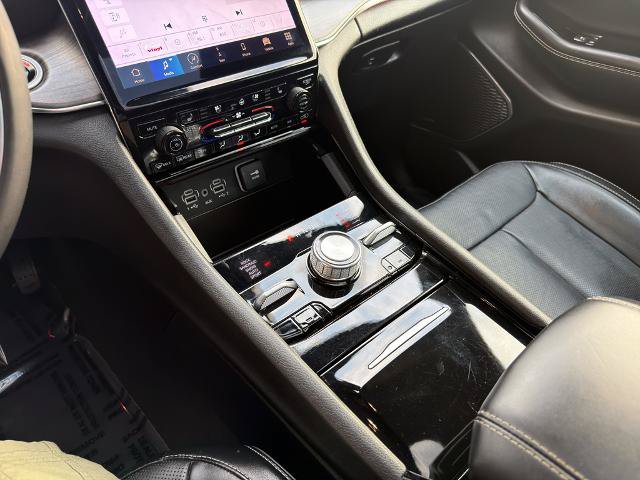 Used 2024 Jeep Grand Cherokee Overland AWD/4WD image 30