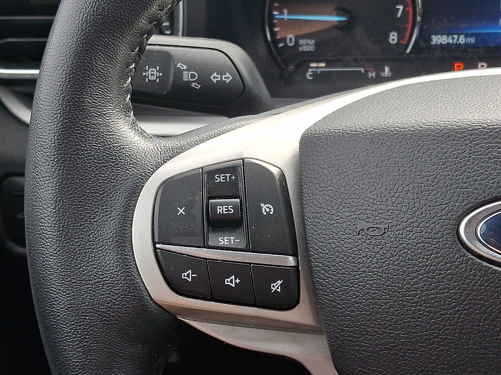 Certified 2022 Ford Explorer XLT w/ Equipment Group 202A RWD image 19