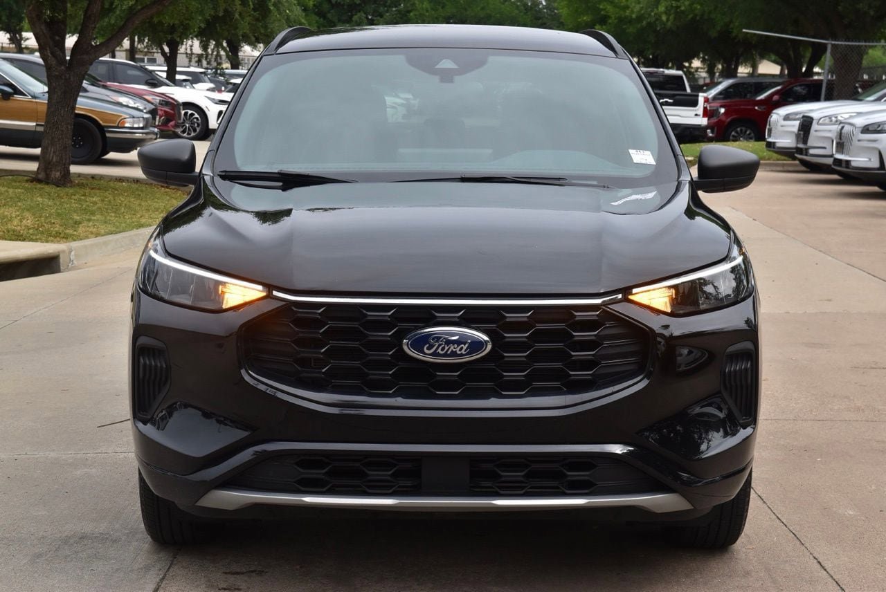 Certified 2024 Ford Escape ST-Line w/ Tech Pack #1 AWD/4WD image 13