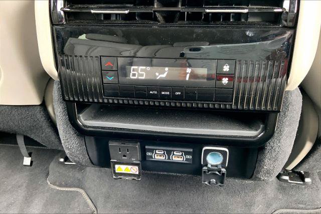Used 2024 Jeep Wagoneer Series II w/ Flexible Seating Group AWD/4WD image 32