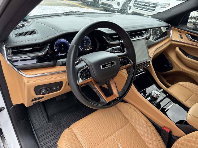 Used 2025 Jeep Grand Cherokee L Summit AWD/4WD image 16
