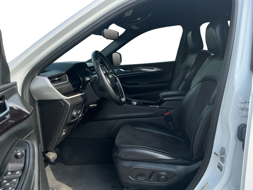 Used 2022 Jeep Grand Cherokee Altitude AWD/4WD image 14