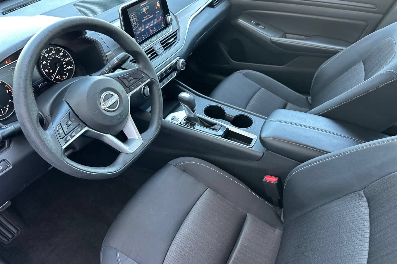 Used 2025 Nissan Altima 2.5 SV FWD image 11