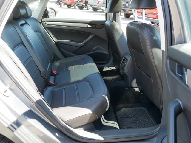 Used 2021 Volkswagen Passat 2.0T SE FWD image 18