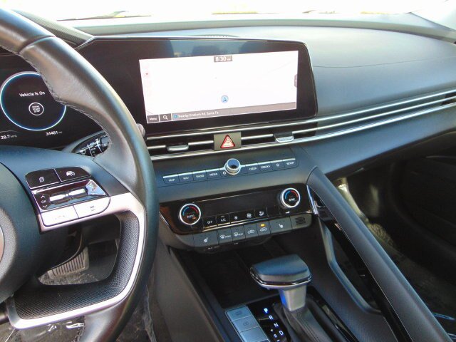 Used 2025 Hyundai Elantra Limited FWD image 12