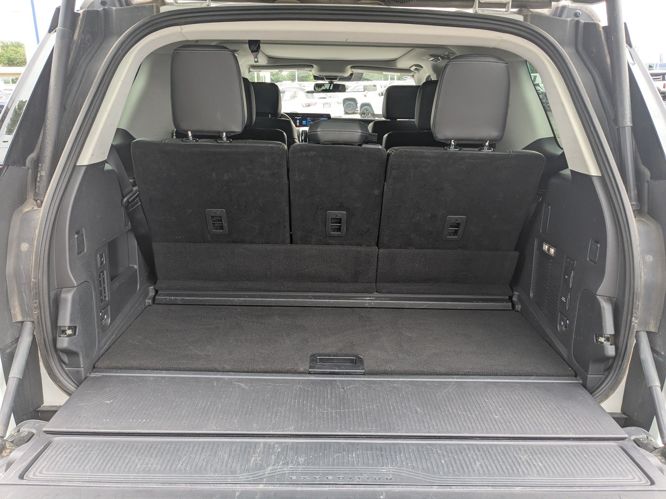 Certified 2025 Ford Expedition Platinum AWD/4WD image 32