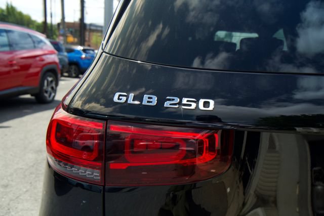 Used 2021 Mercedes-Benz GLB 250 4MATIC w/ Premium Package image 13