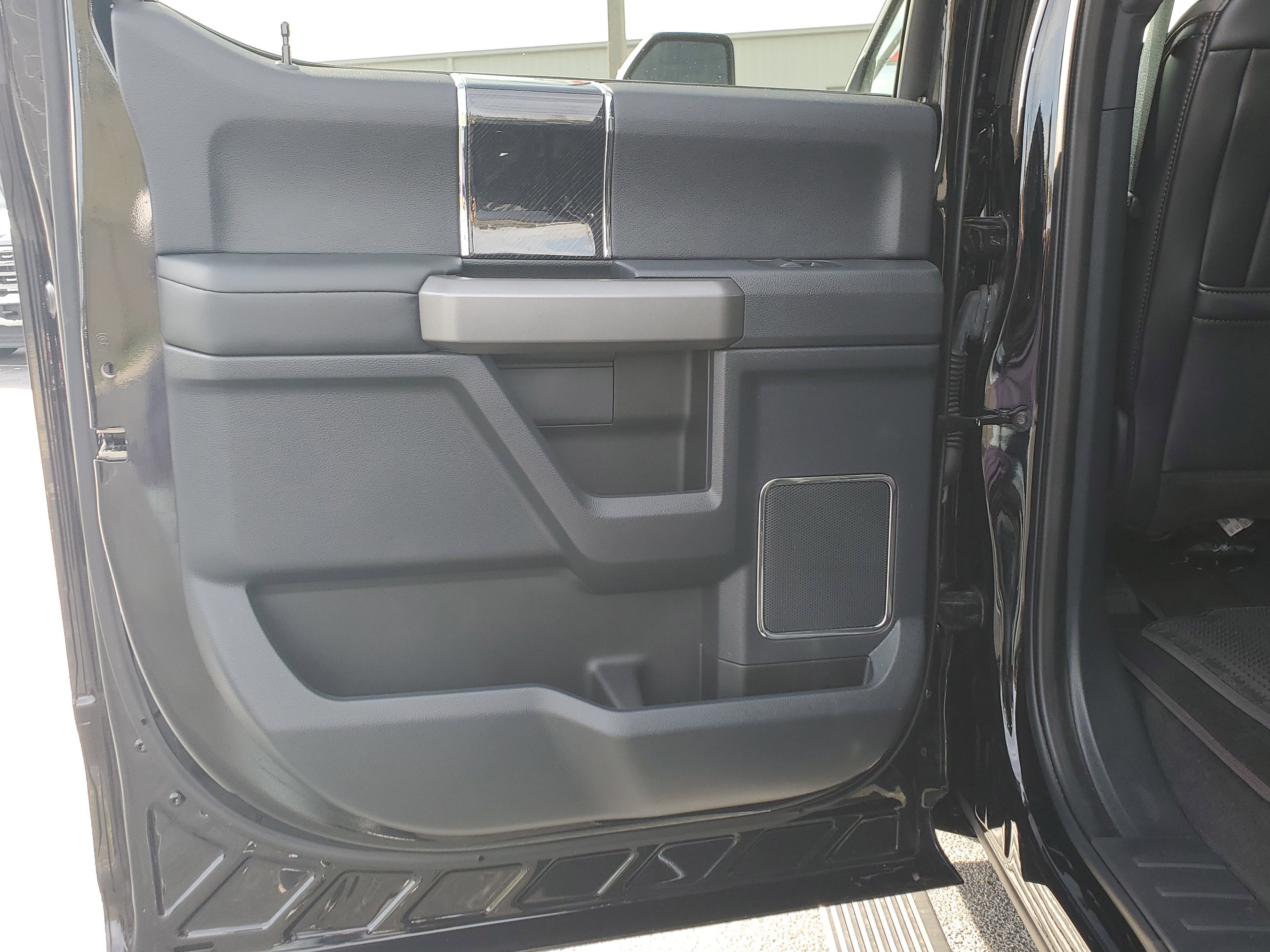 Certified 2022 Ford F450 Platinum w/ FX4 Off-Road Package image 11