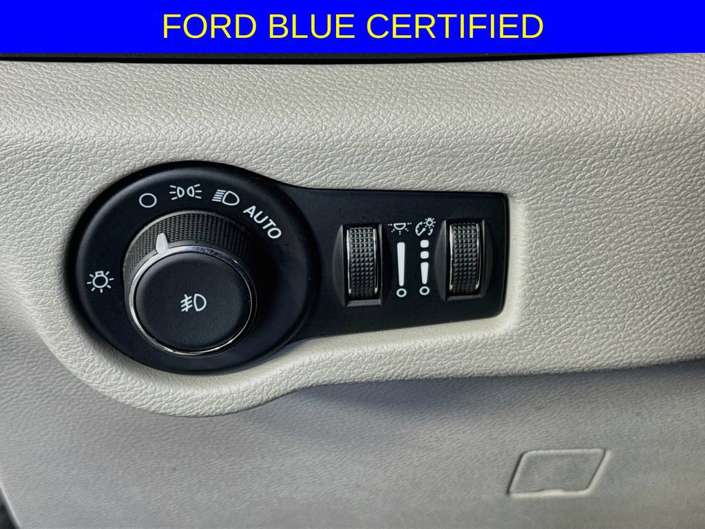 Used 2024 Chrysler Pacifica Touring-L FWD image 13
