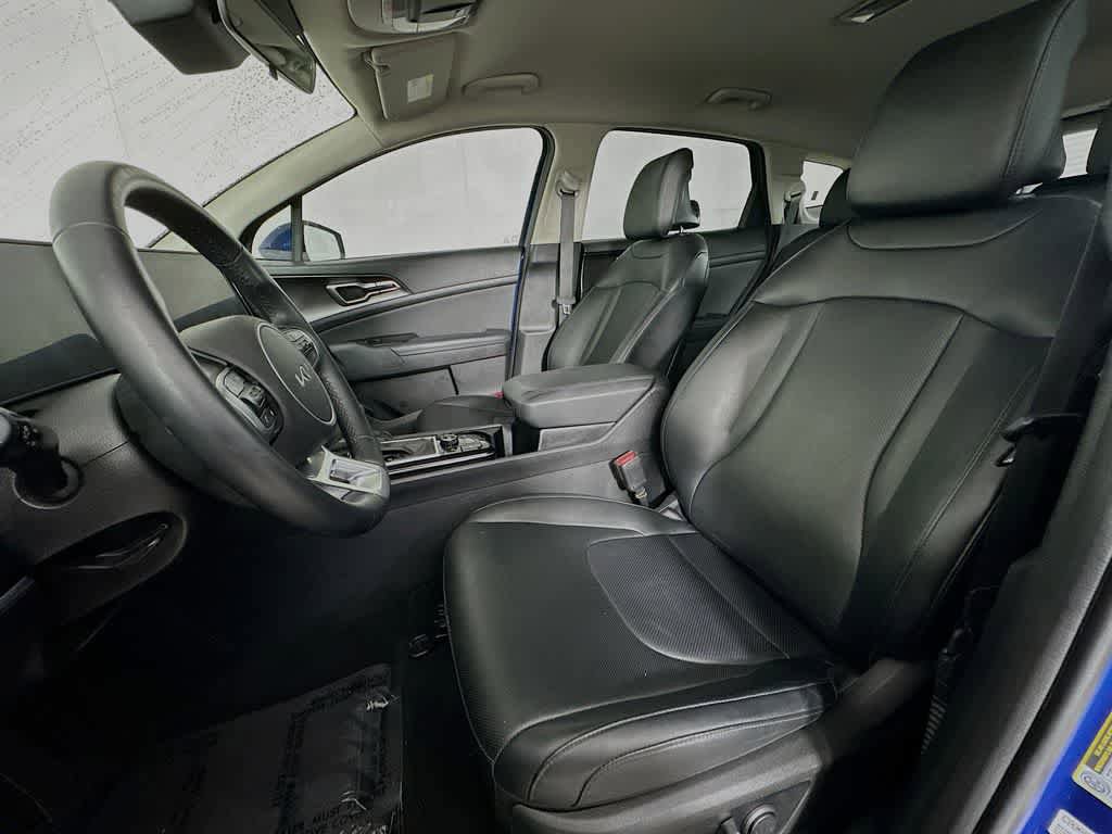 Used 2025 Kia Sportage EX FWD image 11