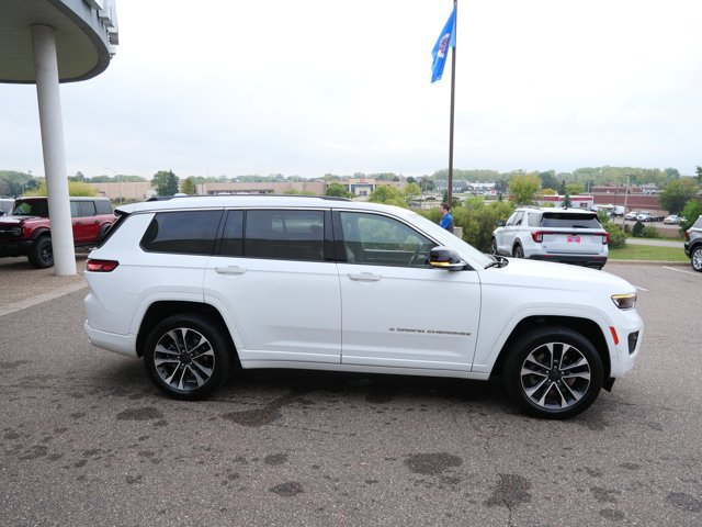 Used 2022 Jeep Grand Cherokee L Overland w/ Luxury Tech Group IV AWD/4WD image 4