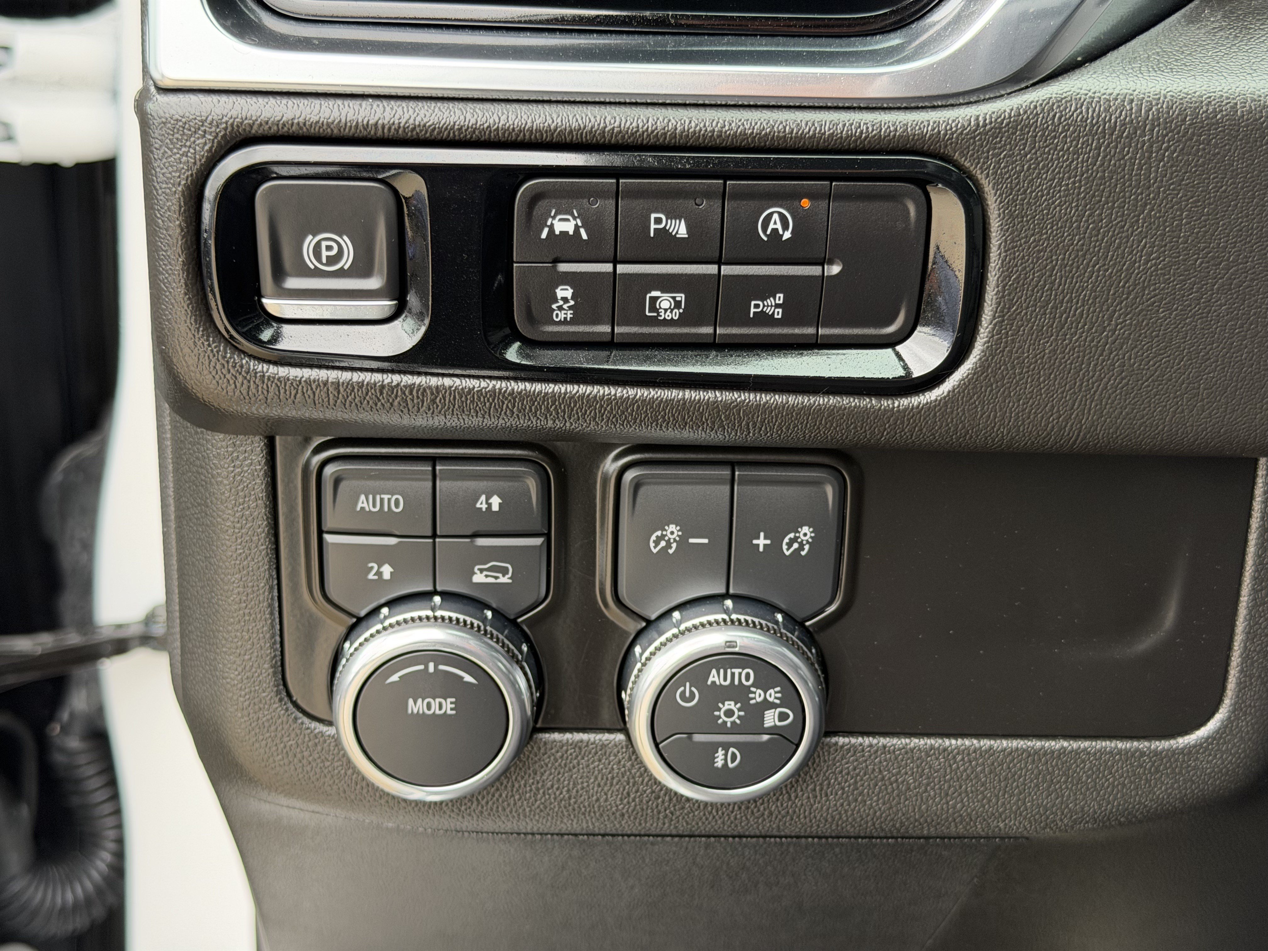 Used 2025 GMC Yukon XL Denali AWD/4WD image 29
