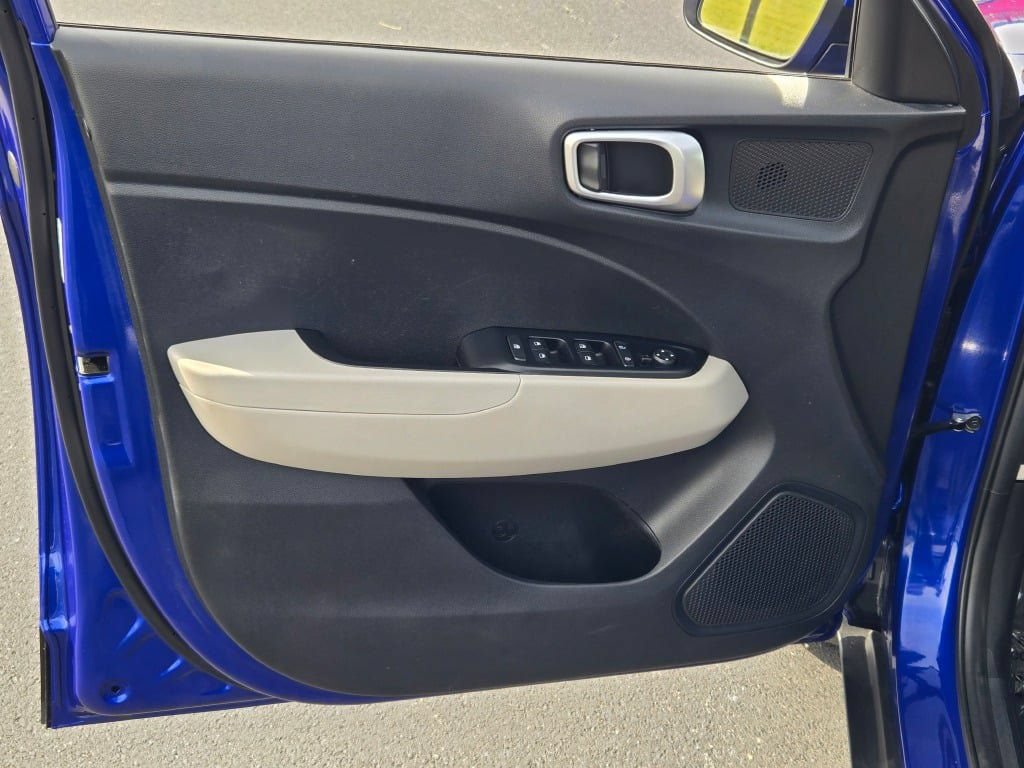 Used 2024 Hyundai Venue SEL FWD image 19