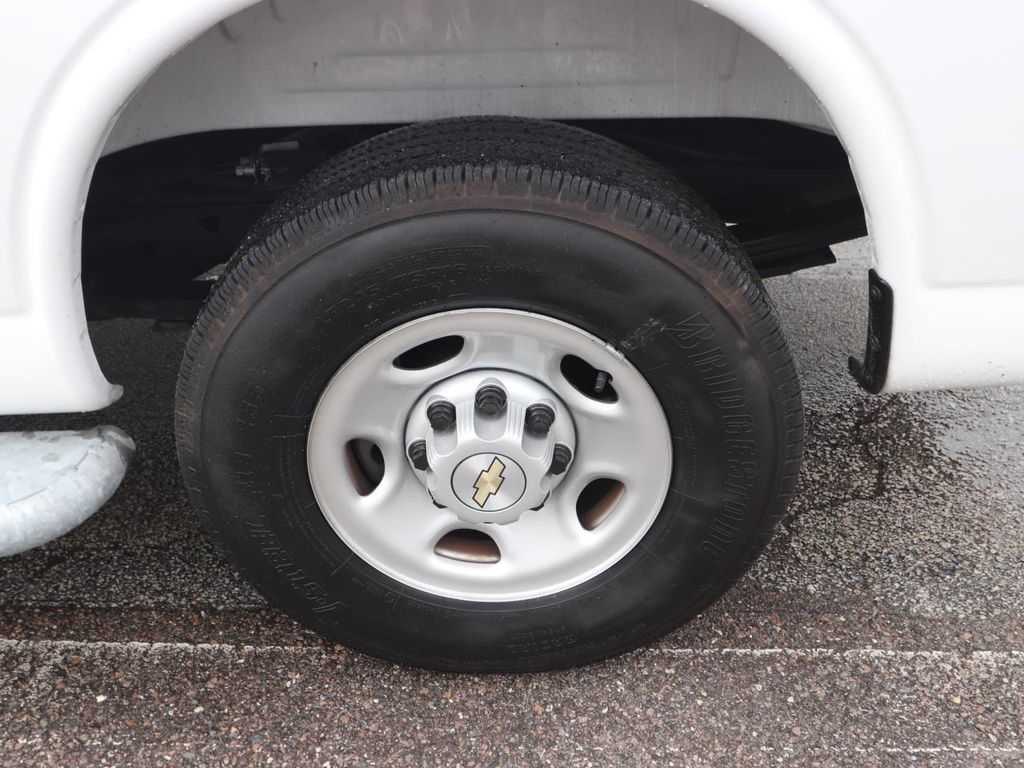 Used 2025 Chevrolet Express 2500 w/ Driver Convenience Package RWD image 22