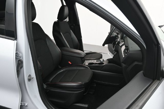 Certified 2025 Ford Escape ST-Line FWD image 31