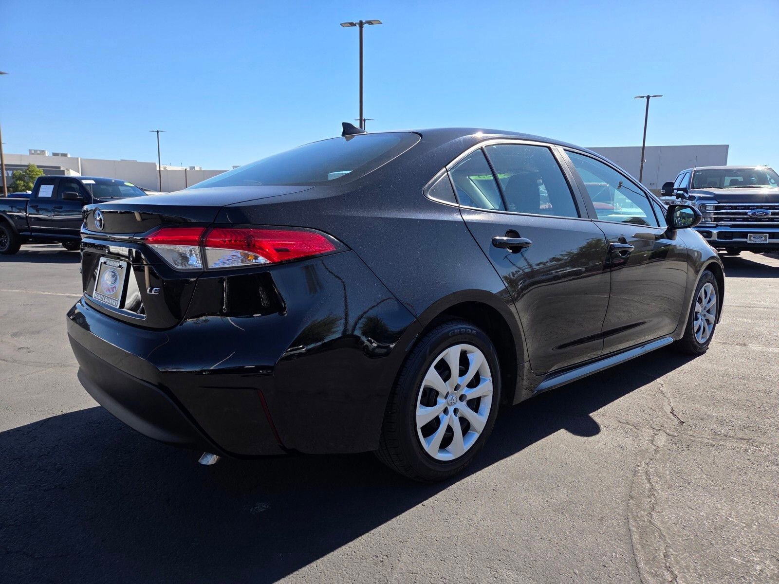 Used 2023 Toyota Corolla LE FWD image 5