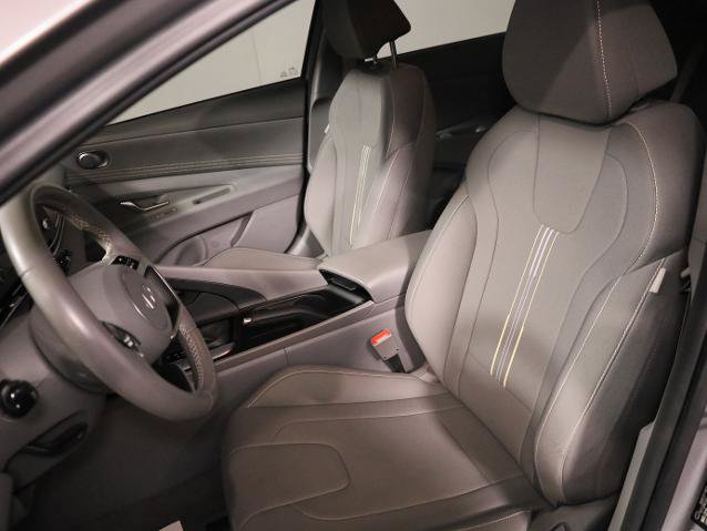 Used 2025 Hyundai Elantra Sport FWD image 8