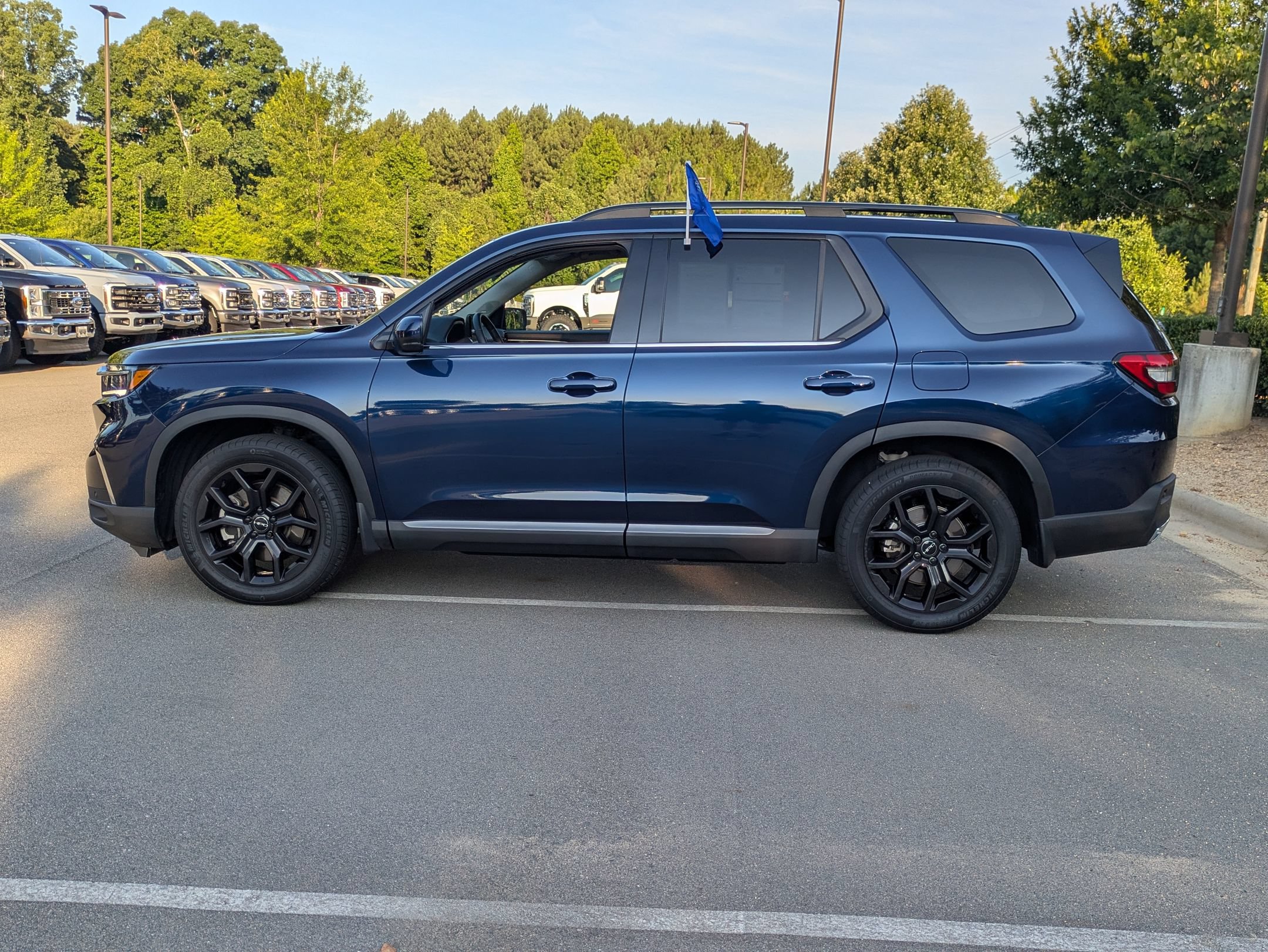 Used 2025 Honda Pilot Touring image 7