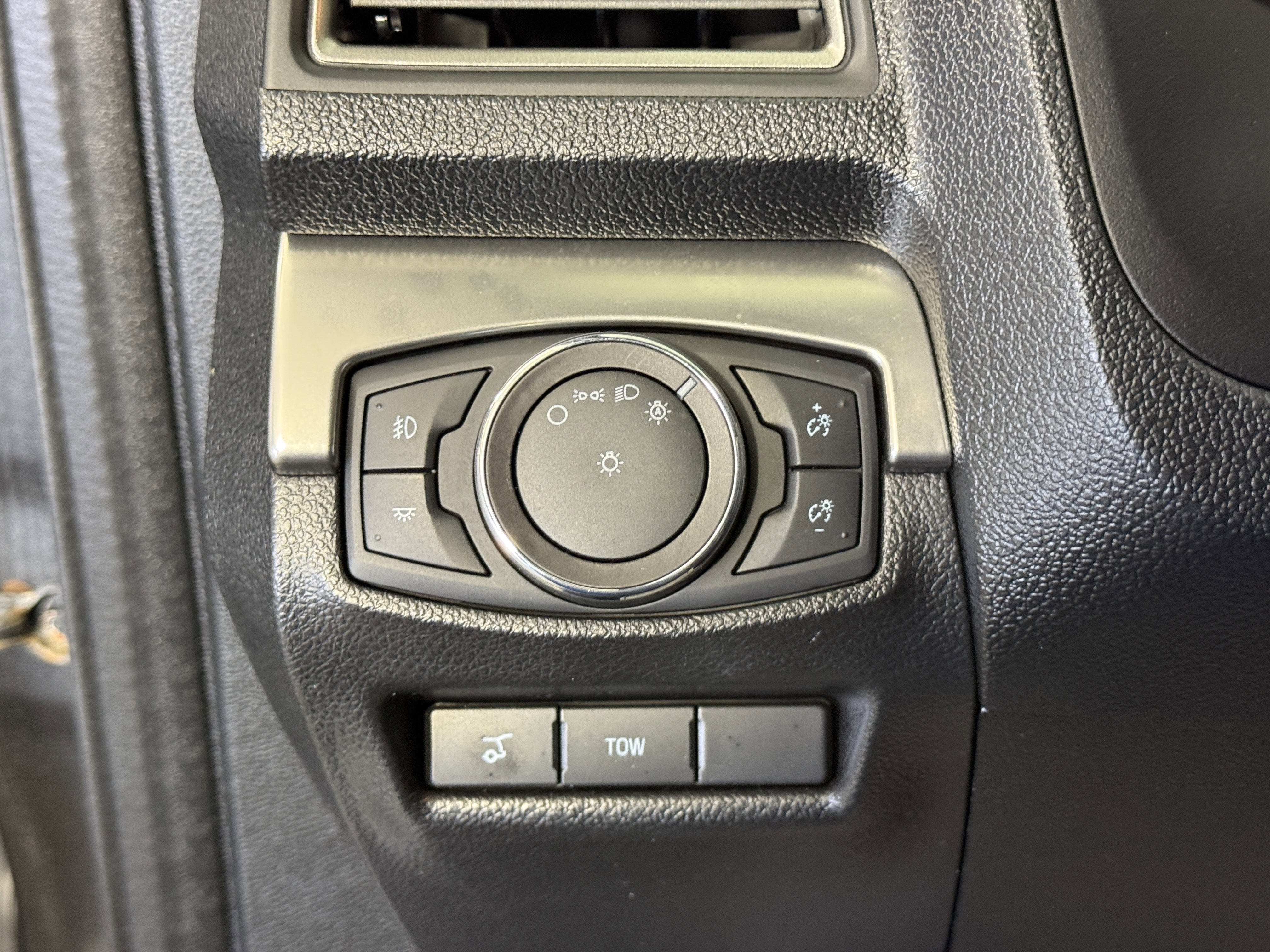 Certified 2018 Ford Explorer XLT w/ Equipment Group 202A image 22