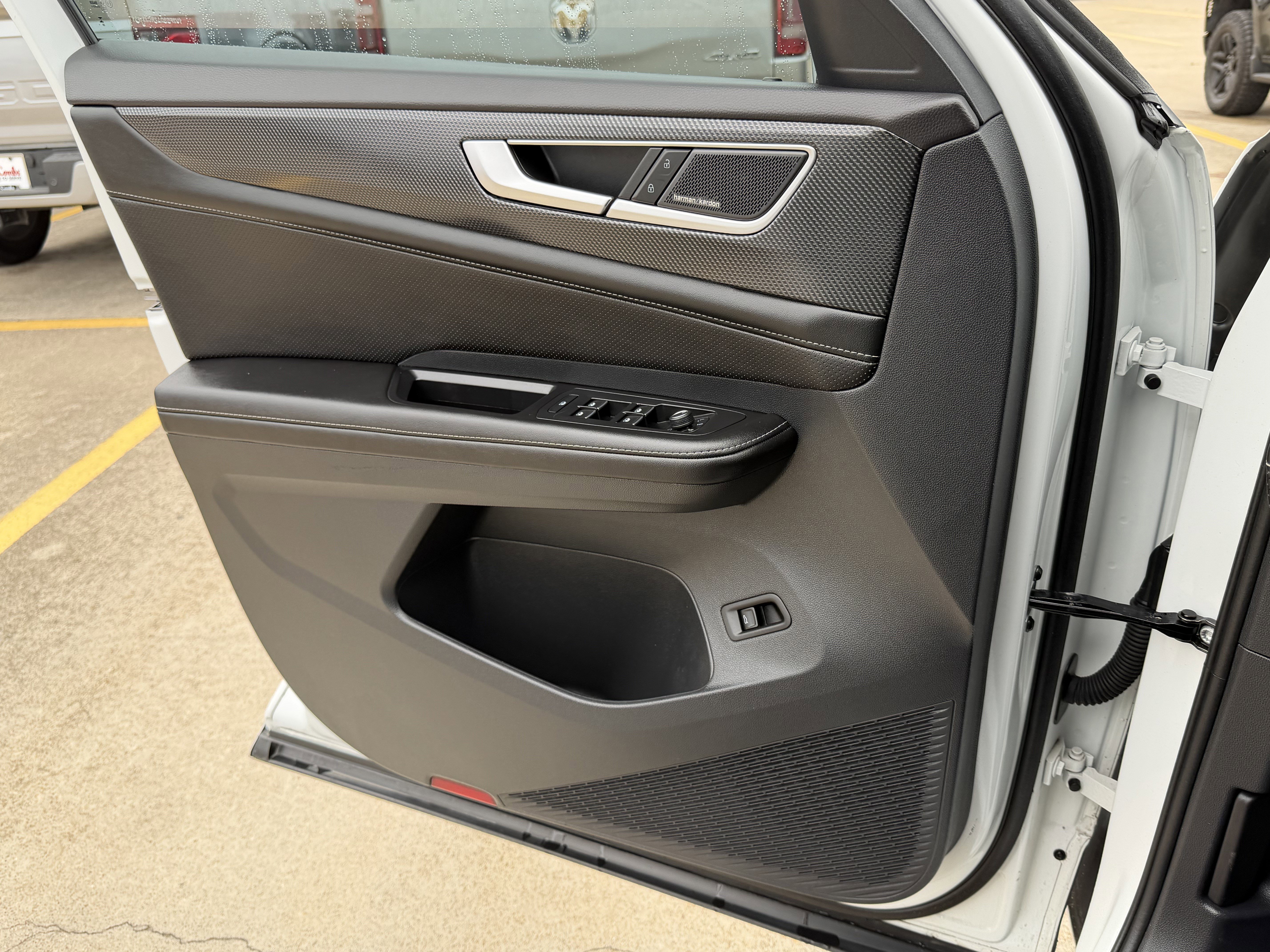 Used 2024 Volkswagen Atlas Cross Sport SEL Premium R-Line image 22