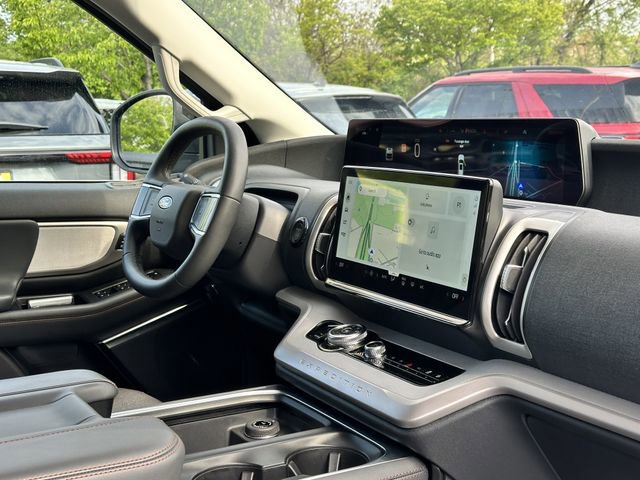 Certified 2025 Ford Expedition Active AWD/4WD image 32
