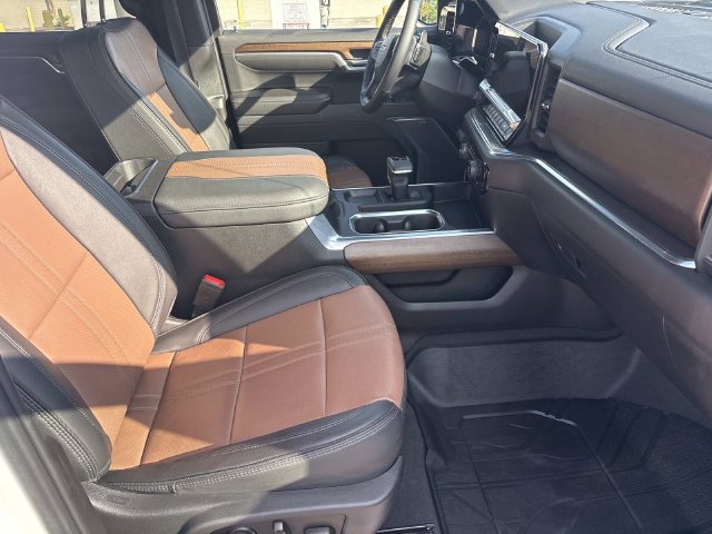 Used 2023 Chevrolet Silverado 1500 High Country w/ Technology Package AWD/4WD image 36