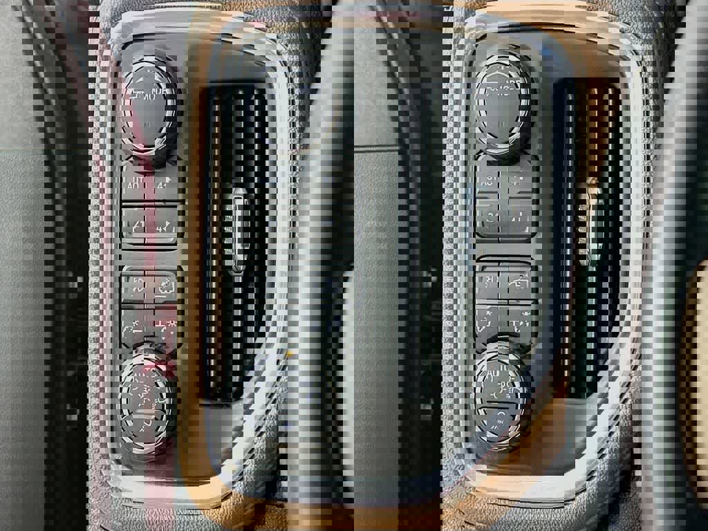 Used 2021 Chevrolet Silverado 1500 High Country w/ Technology Package image 26