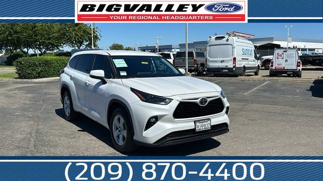 Used 2024 Toyota Highlander LE FWD image 1