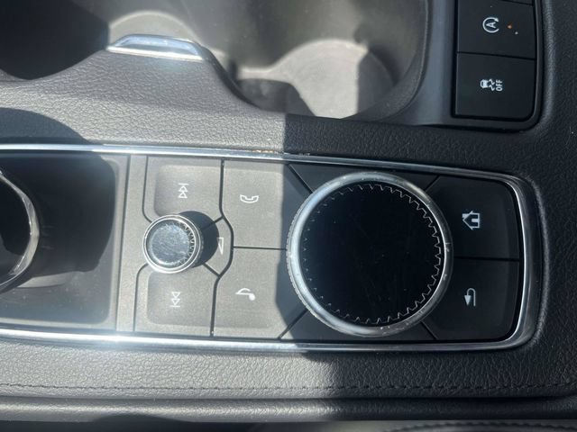Used 2023 Cadillac XT4 Luxury w/ Cold Weather Package FWD image 32