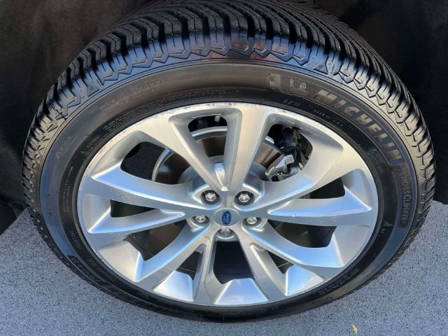 Certified 2022 Ford Explorer Platinum w/ Equipment Group 601A AWD/4WD image 11