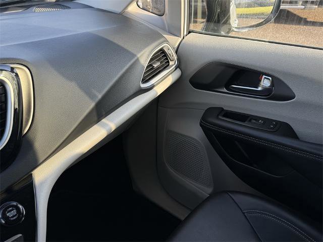 Used 2024 Chrysler Pacifica Touring-L image 31