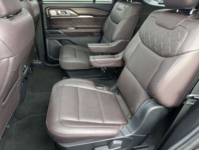 Certified 2025 Ford Explorer Platinum w/ LUX Leather Package AWD/4WD image 19