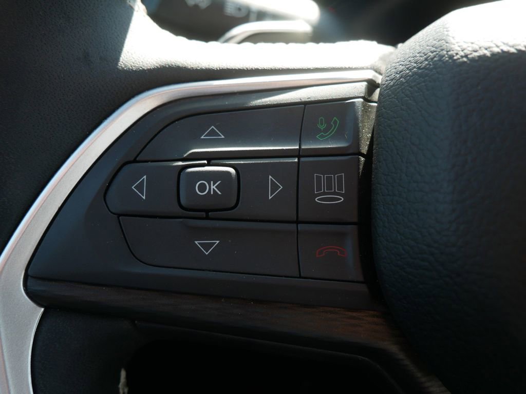 Used 2024 Jeep Grand Cherokee L Altitude AWD/4WD image 25