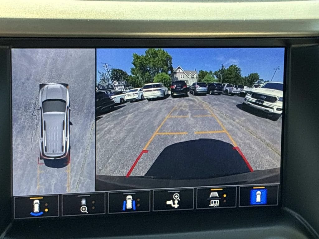 Used 2021 GMC Acadia Denali w/ Denali Ultimate Package AWD/4WD image 39