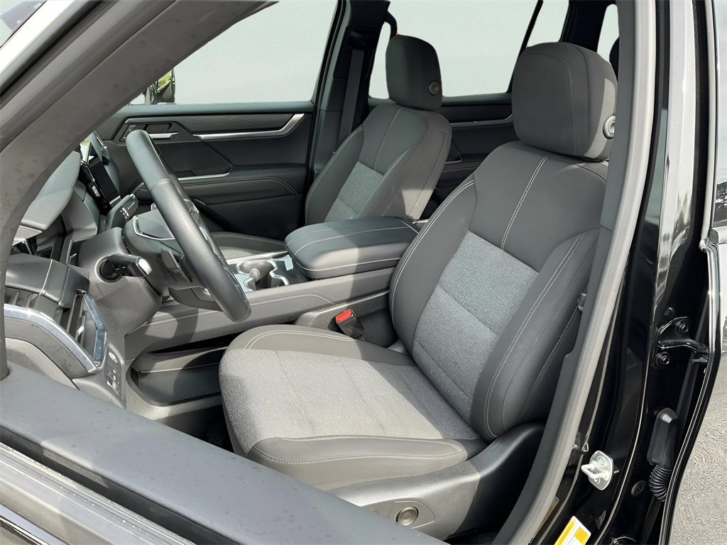 Used 2025 GMC Acadia Elevation image 31