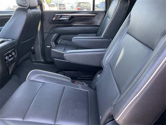 Used 2025 Chevrolet Suburban Premier image 24