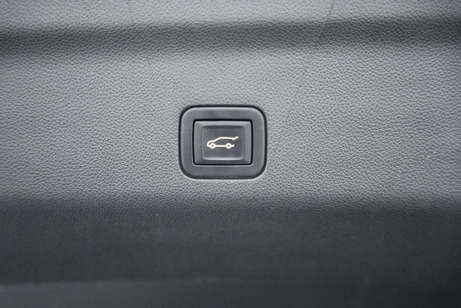 Used 2022 GMC Yukon Denali w/ Denali Premium Package AWD/4WD image 13