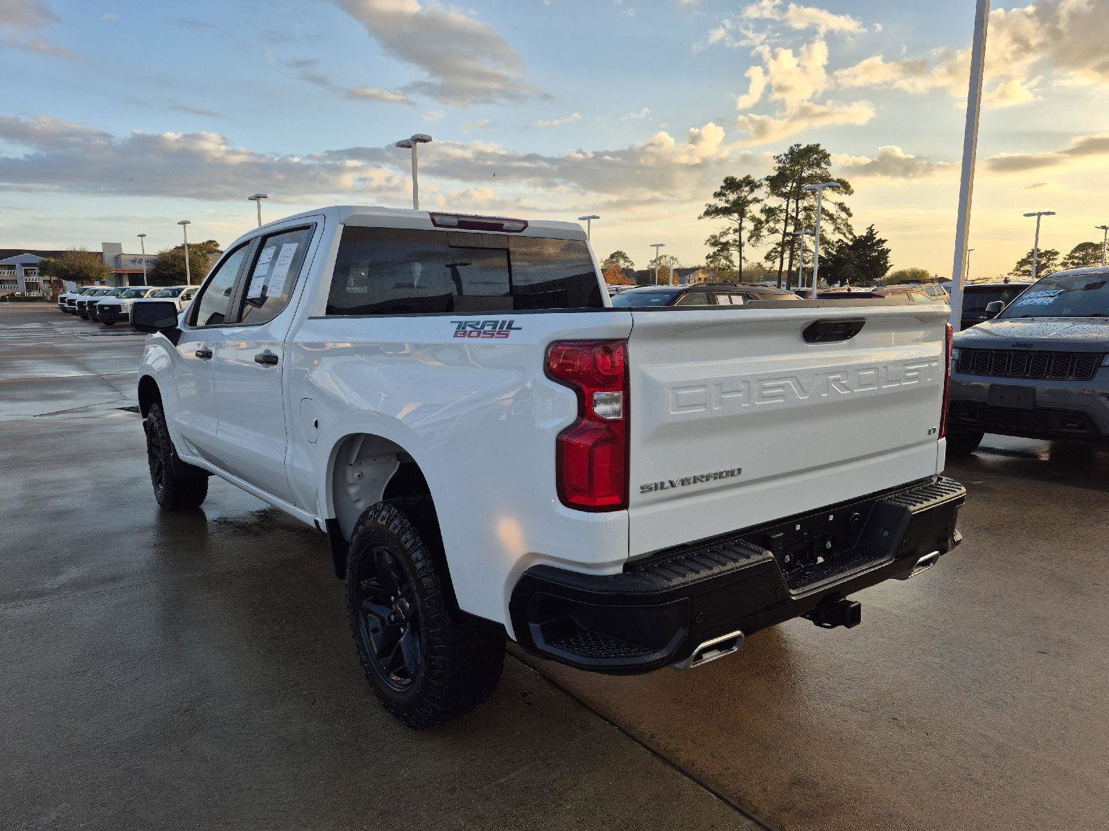 Used 2022 Chevrolet Silverado 1500 LT Trail Boss w/ Convenience Package II image 5
