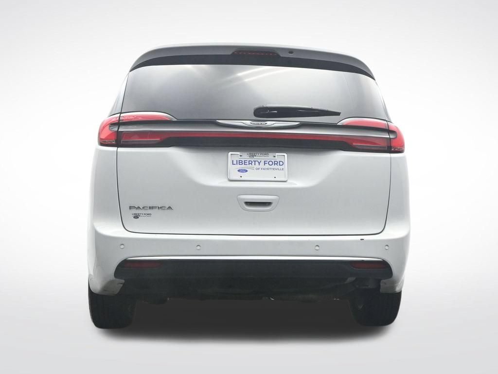 Used 2024 Chrysler Pacifica Touring-L FWD image 37