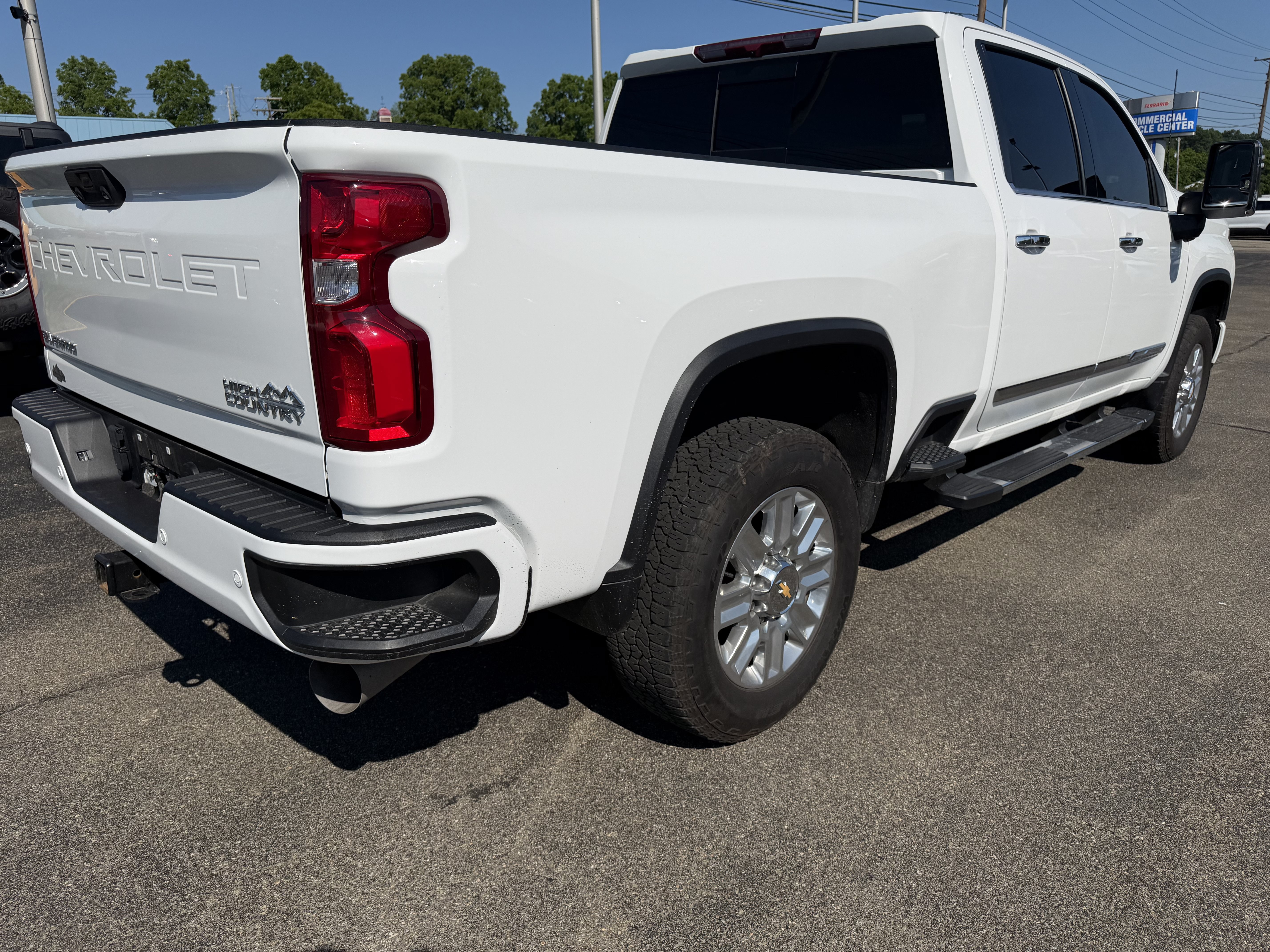 Used 2024 Chevrolet Silverado 2500 High Country AWD/4WD image 2