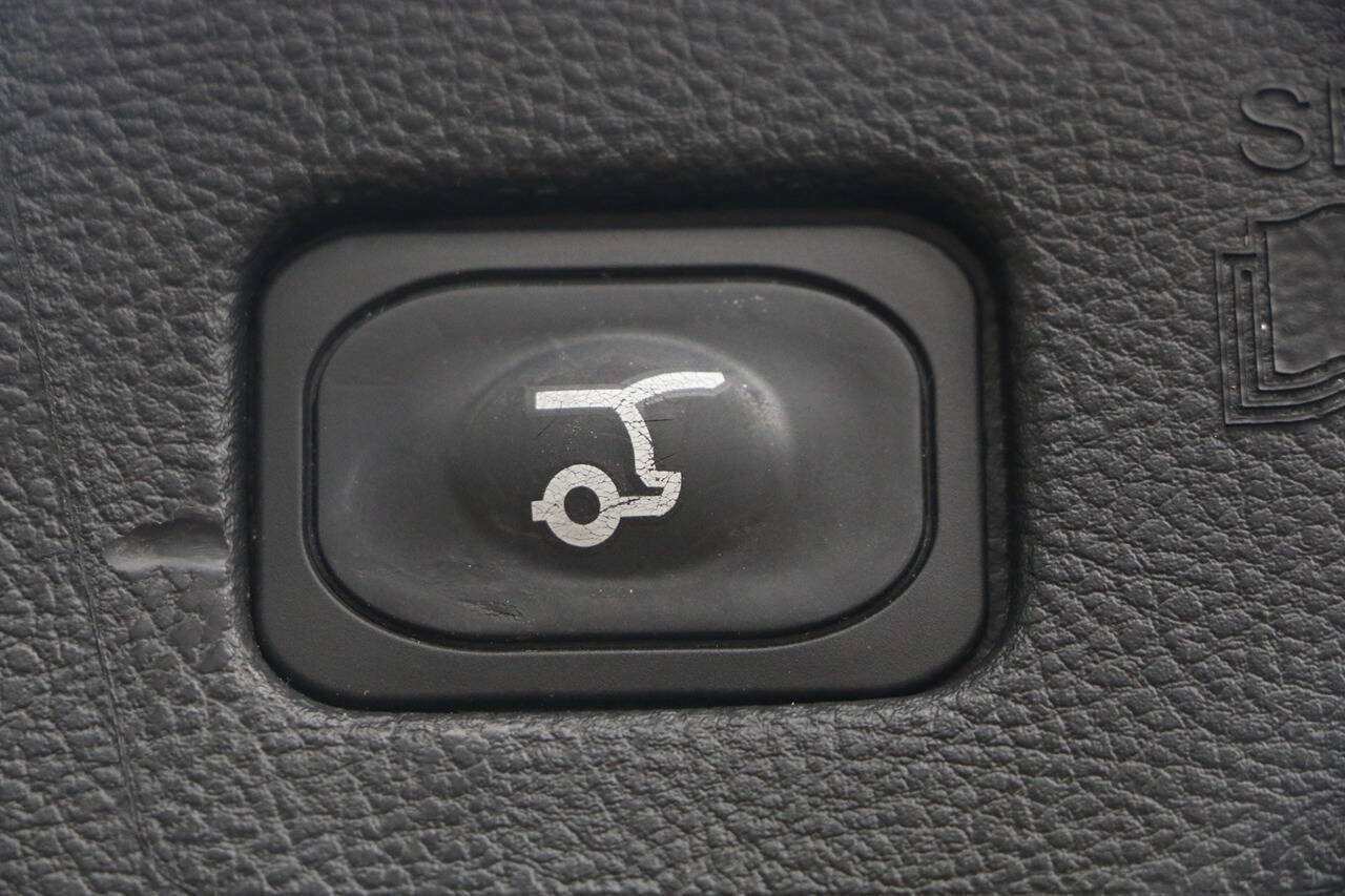 Certified 2024 Ford Edge Titanium AWD/4WD image 12