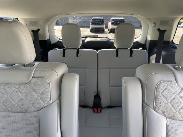 Certified 2025 Ford Explorer Platinum w/ Ultimate Package AWD/4WD image 33
