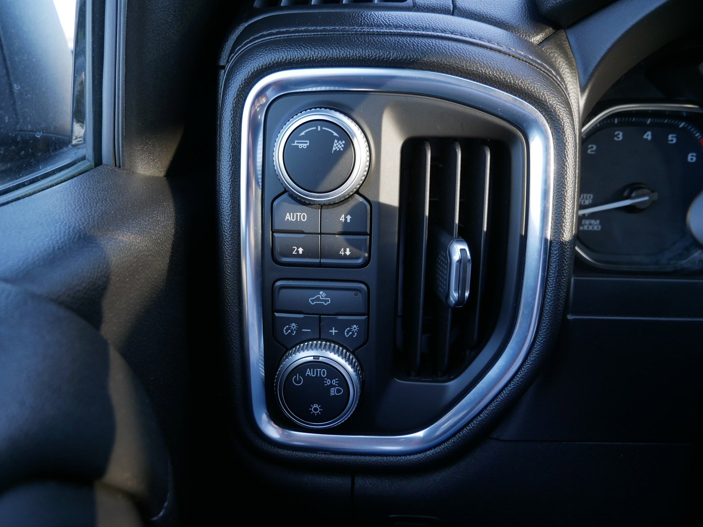 Used 2019 GMC Sierra 1500 SLE w/ SLE Value Package AWD/4WD image 26