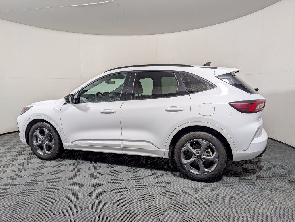 Certified 2023 Ford Escape ST-Line w/ Cold Weather Package FWD image 5