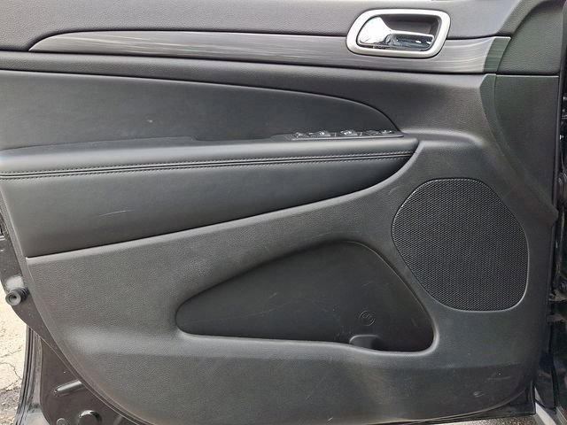 Used 2019 Jeep Grand Cherokee Laredo w/ Laredo X Package image 12