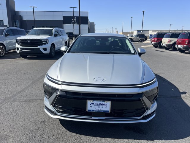 Used 2025 Hyundai Sonata SEL FWD image 2