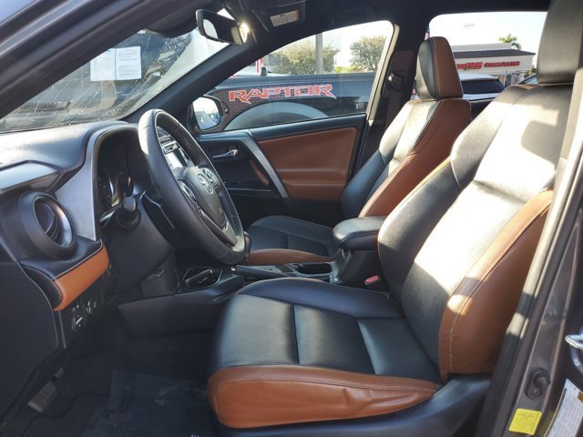 Used 2018 Toyota RAV4 SE image 14